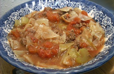 What is a recipe for cabbage soup using ground beef?